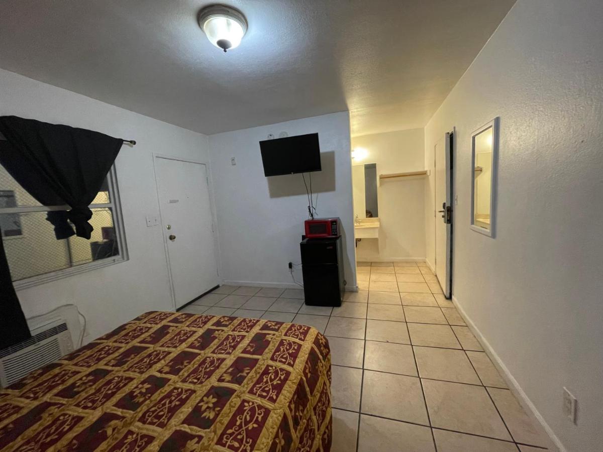 Crown Inn & Suites Spring Valley  Esterno foto