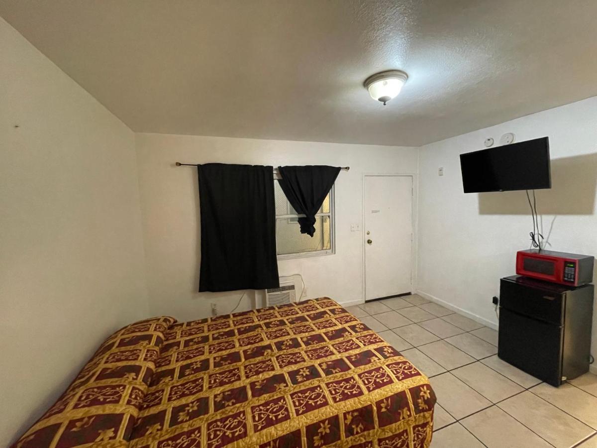 Crown Inn & Suites Spring Valley  Esterno foto