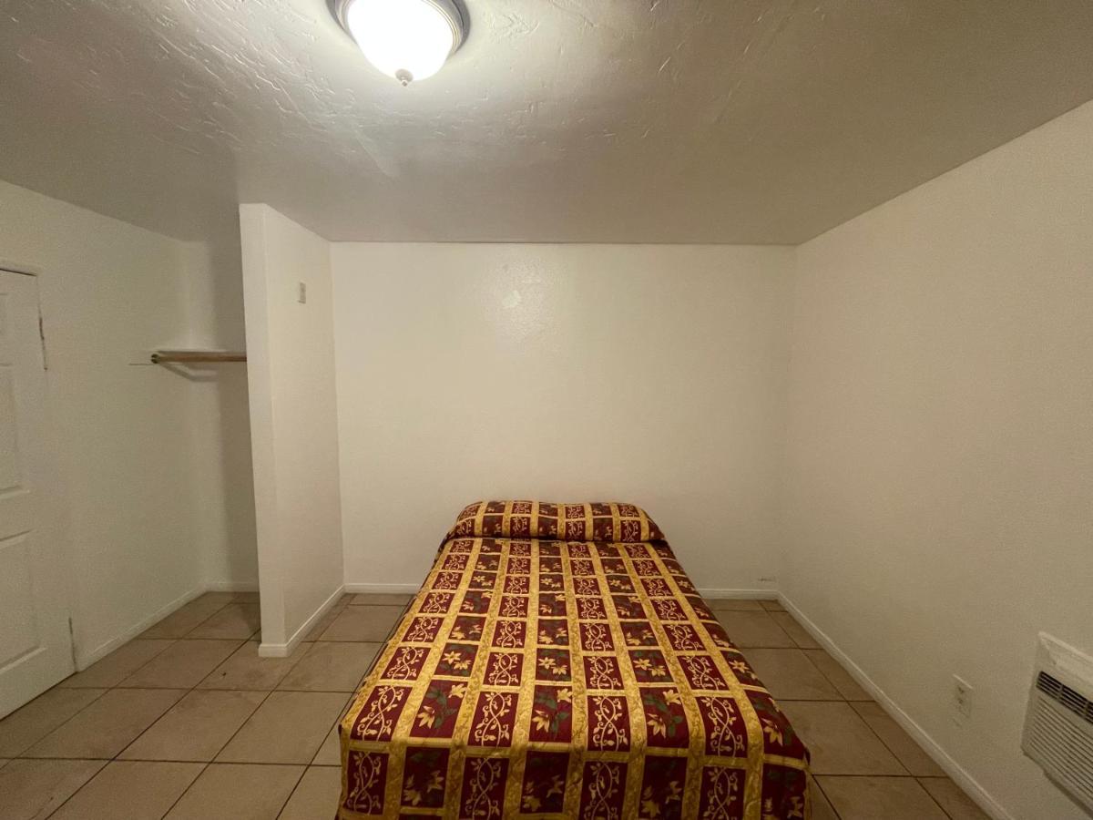 Crown Inn & Suites Spring Valley  Esterno foto