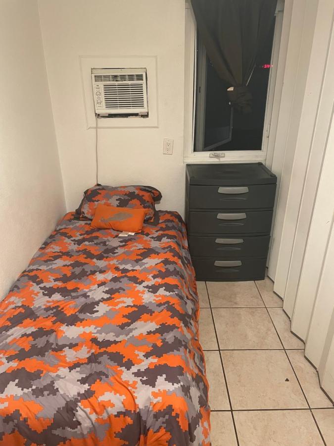 Crown Inn & Suites Spring Valley  Esterno foto