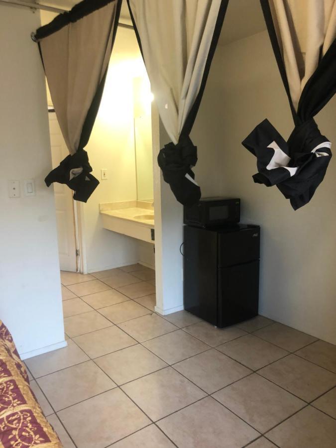 Crown Inn & Suites Spring Valley  Esterno foto