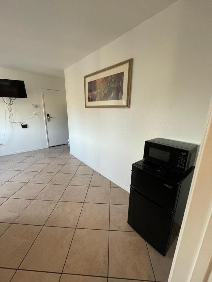 Crown Inn & Suites Spring Valley  Esterno foto