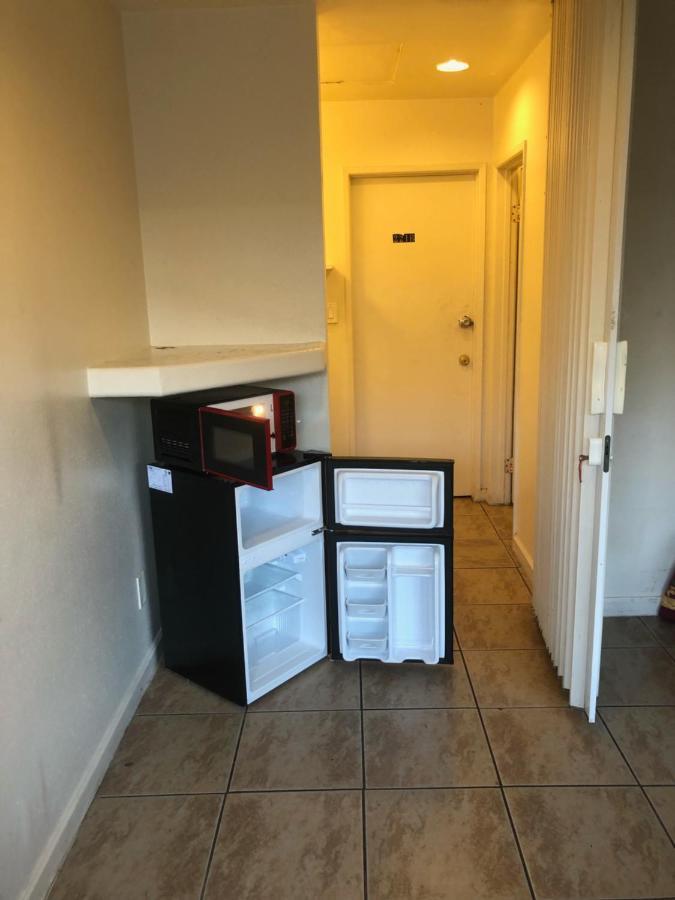 Crown Inn & Suites Spring Valley  Esterno foto