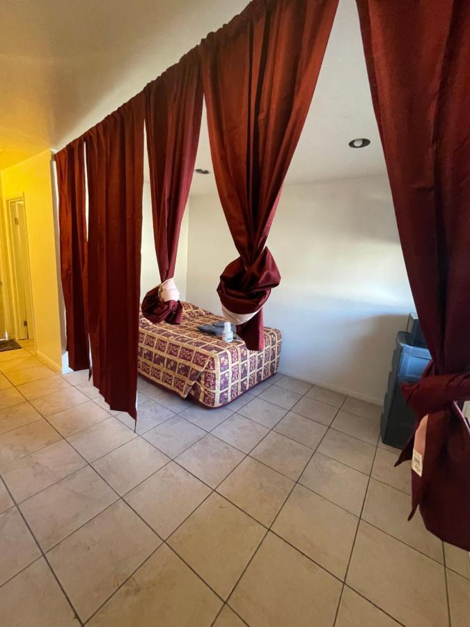 Crown Inn & Suites Spring Valley  Esterno foto