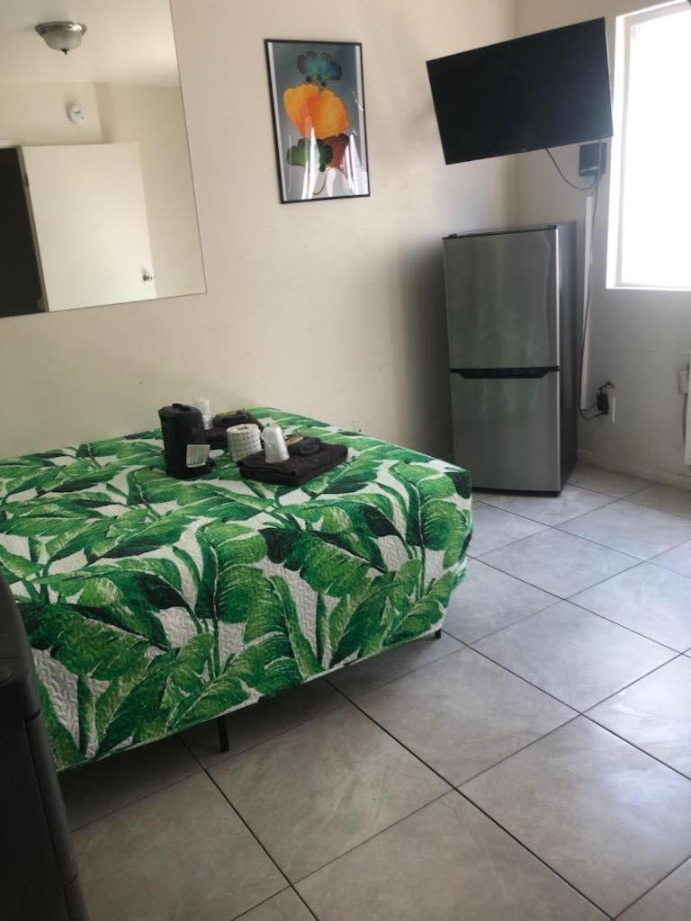 Crown Inn & Suites Spring Valley  Esterno foto