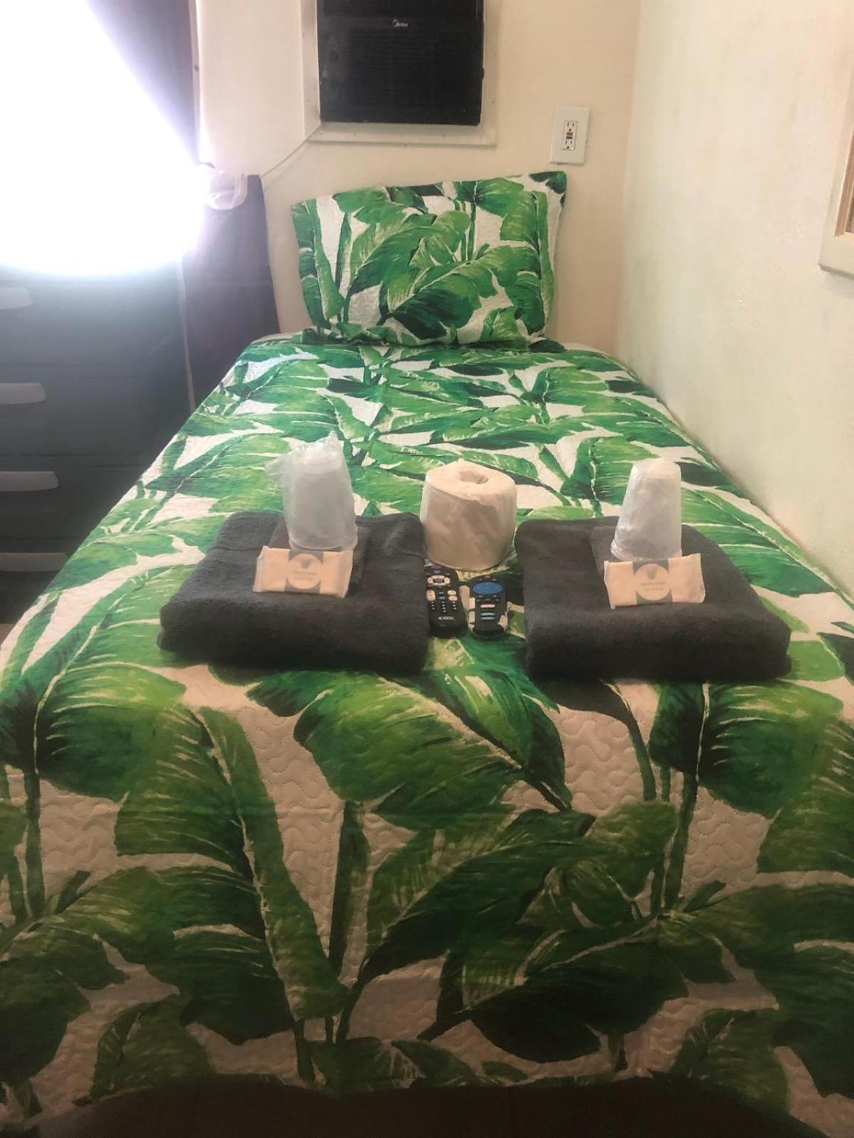 Crown Inn & Suites Spring Valley  Esterno foto